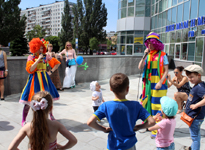 Фотография праздник 1 июня с клоунами Студия Art-happy